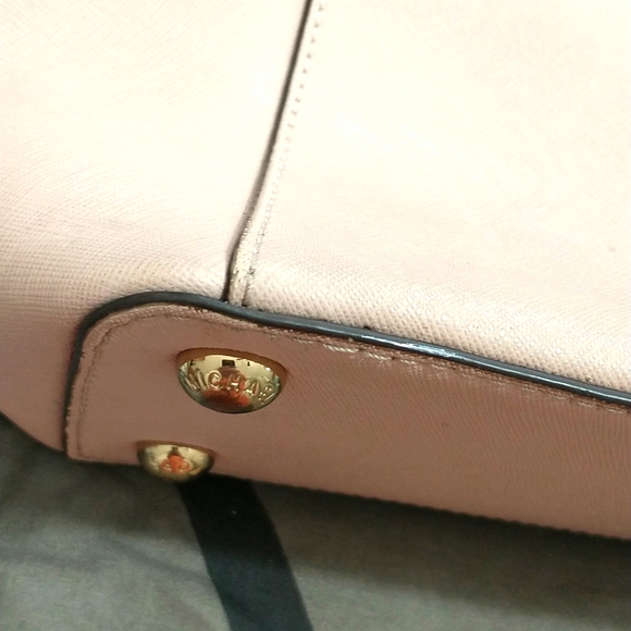 Gently used Michael kors blush or very light pink colored purse - Picture 8 of 15